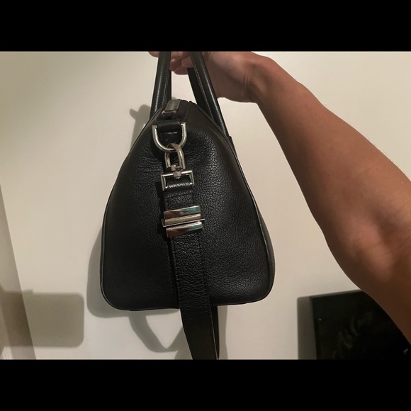 GIVENCHY ANTIGONA Medium Black Pebble stone bag in EXCELLENT condition! - Picture 7 of 14